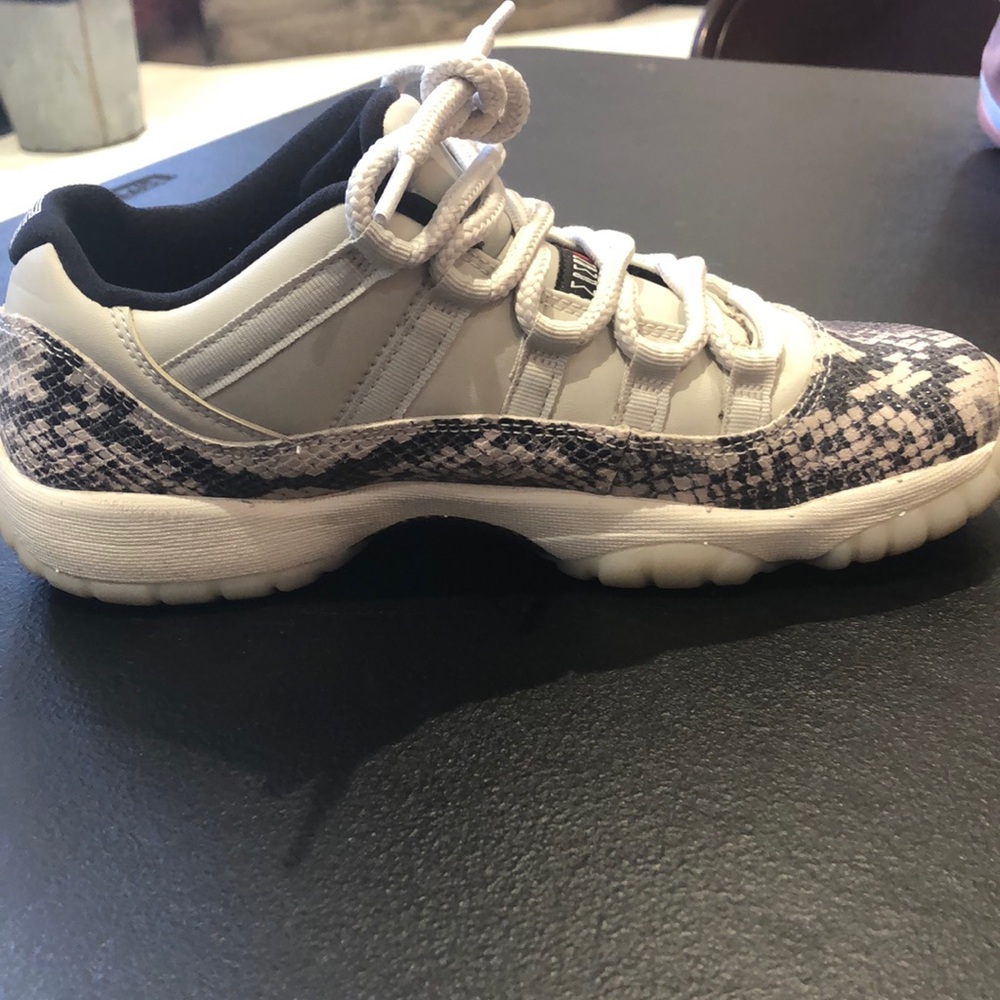 Jordan 11 snake skins GREY